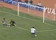 La feinte de Ronaldinho et la finition de Kezman