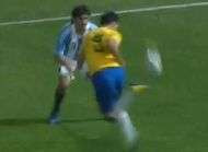 PSG Leandro Damiao ridiculise un Argentin