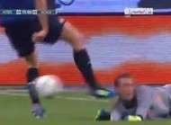 Lagression de Lucio sur Stekelenburg