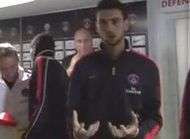 PSG Pastore senerve contre une camera