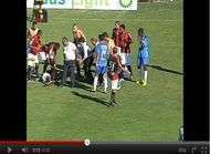 Sur sa civiere il roule par terre