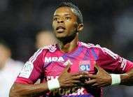 OL Juninho detruit par Bastos