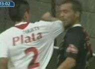 Higuain prend un coup de coude en pleine face