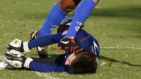 Ronaldinho marche sur le visage d’un partenaire !