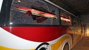 Ajaccio-Caen : les photos terrifiantes du bus caillassé