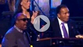 Mohammed Ali : Beckham et Stevie Wonder pour ses 70 ans !