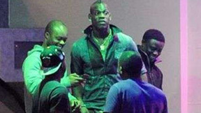 Balotelli grillé dans une boîte de striptease !