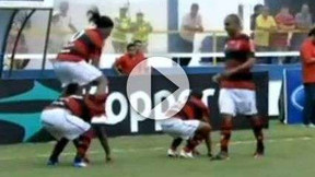 Quand Ronaldinho joue à saute-mouton…