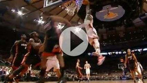 Un dunk incroyable sous les yeux de LeBron James !