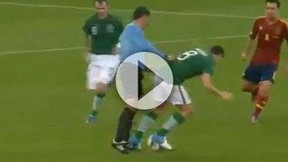 L’arbitre d’Espagne-Irlande au coeur d’une polémique !