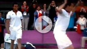 JO 2012 : Llodra imite la danse des pouces de Tsonga !