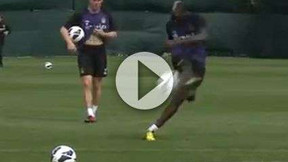 Messi, le nouveau jouet de Balotelli !