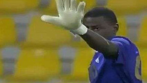 Le dégagement ridicule d’un gardien de but brésilien (vidéo)