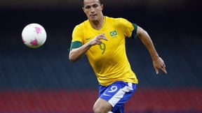 Naples : Leandro Damiao pour remplacer Cavani ?