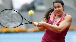 Bartoli passe dans la douleur