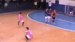 Une combinaison incroyable sur coup franc en futsal (Vidéo)