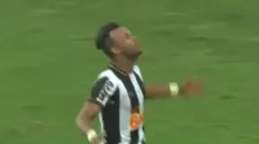Fernandinho marque le but de la semaine au Brésil (vidéo)