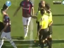 Argentine : Il prend un carton avant le début du match (vidéo)