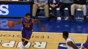 Basket : Il marque un incroyable panier contre son camp ! (vidéo)