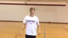 Insolite : Il met le ballon où il veut avec ses pieds (vidéo)