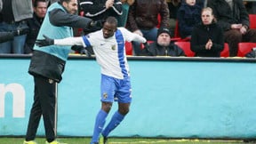 Kakuta envoie une frappe en dehors du stade ! (vidéo)