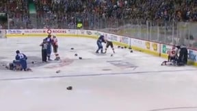 Omnisport : Une impressionnante bagarre générale lors d’un match de hockey sur glace (vidéo)