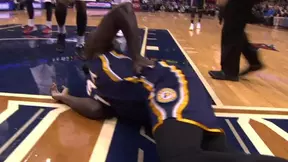 Insolite Basket - NBA : Il inscrit un superbe panier et se blesse ! (vidéo)
