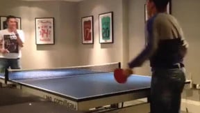 Manchester United : Van Persie se met au ping-pong (vidéo)