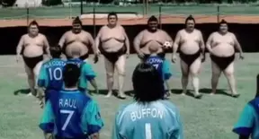 Quand Beckham, Roberto Carlos, Raul, Petit et Veron affrontaient des Sumos (vidéo)