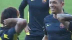 Barcelone - Insolite : Neymar et Dani Alves préparent leur nouvelle célébration à l’entraînement (vidéo)