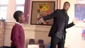 Liverpool - Insolite : Daniel Sturridge apprend sa célébration à des enfants (vidéo)