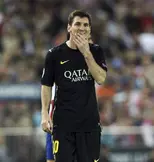 Barcelone : Ménès tacle sèchement Messi et Pinto