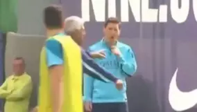 Barcelone : Messi à moitié endormi à l’entraînement ! (vidéo)