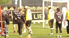 Dortmund - Insolite : Klopp compare ses abdos avec ceux de ses joueurs (vidéo)