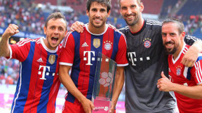 Bayern Munich : Il rentre sur le terrain pour prendre un selfie avec Javi Martinez !