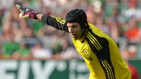 Mercato - Chelsea : La déclaration de Mourinho qui jette le trouble sur l’avenir de Petr Cech !