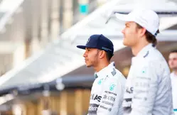 Formule 1 : Le selfie de Lewis Hamilton et Nico Rosberg devant la nouvelle Mercedes !