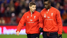 Liverpool : Quand Balotelli « vole » un penalty et se fait reprendre de volée par Steven Gerrard !