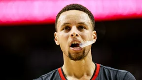 Basket - NBA - Insolite : Stephen Curry se livre sur… sa statue de cire !