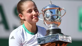 Tennis - Roland-Garros : L’immense joie de Jelena Ostapenko après son sacre !