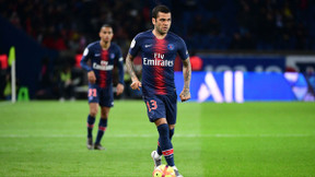 Mercato - PSG : Ce club qui pourrait convaincre Dani Alvès de quitter le PSG...