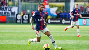 Mercato - PSG : Dani Alves affiche une volonté forte pour son avenir !