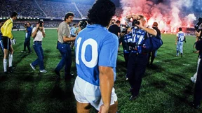 Napoli : De Laurentiis rend hommage à Maradona et pourrait renommer le stade