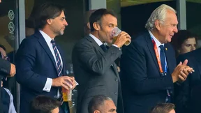 Coupe du monde de rugby : Après la polémique, Macron reprend une bière