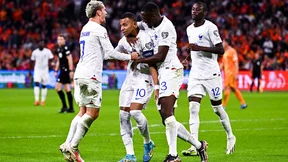 L'équipe de France rend hommage à Kylian Mbappé