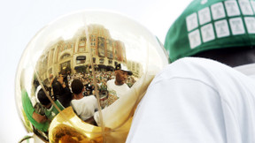 En soins intensifs, un ancien pivot de la NBA attend pour une transplantation cardiaque