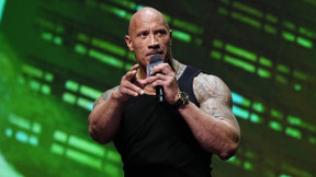 EXCLU : La WWE signe une star, The Rock lui offre un gros cadeau