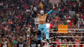 WWE : Rey Mysterio dévoile les Lionel Messi et Cristiano Ronaldo du catch