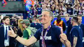 PSG : Luis Enrique annonce un départ ?