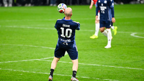 «Il très proche de Zinedine Zidane» : Les critiques de Christophe Dugarry font naître des soupçons chez Didier Deschamps ?